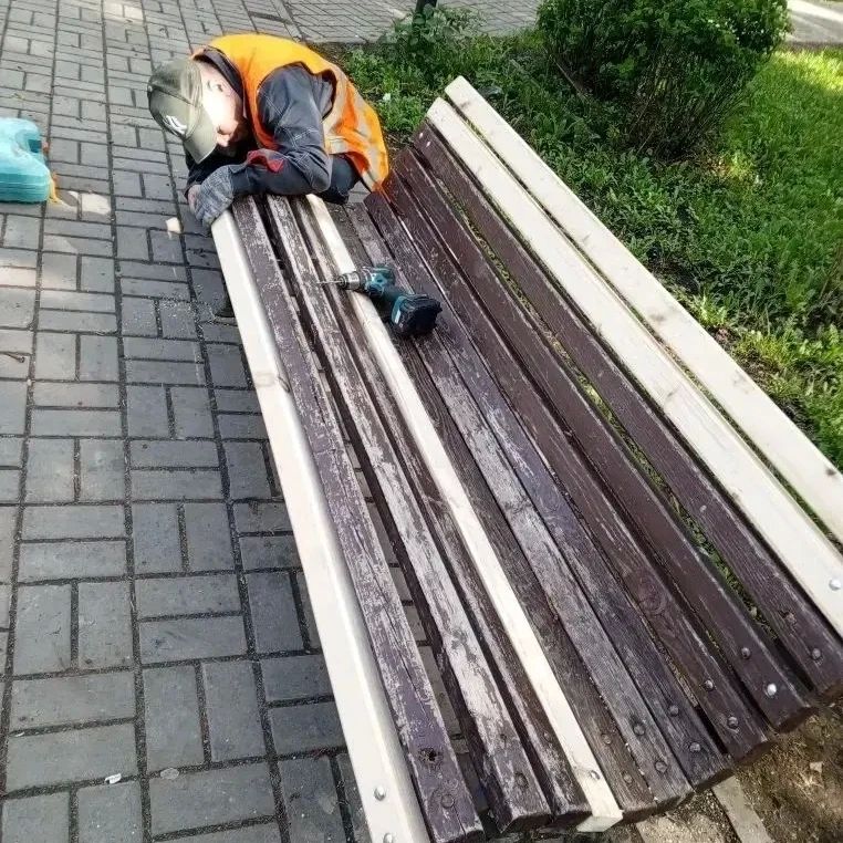 Каждый день в скверах и парках Йошкар-Олы не прекращается работа Каждый день в скверах и парках Йошкар-Олы не прекращается работа