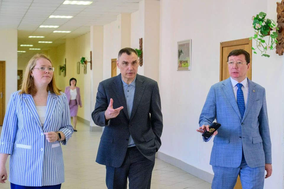 Юрий Зайцев поздравил выпускников Национальной гимназии искусств с Последним звонком Юрий Зайцев поздравил выпускников Национальной гимназии искусств с Последним звонком
