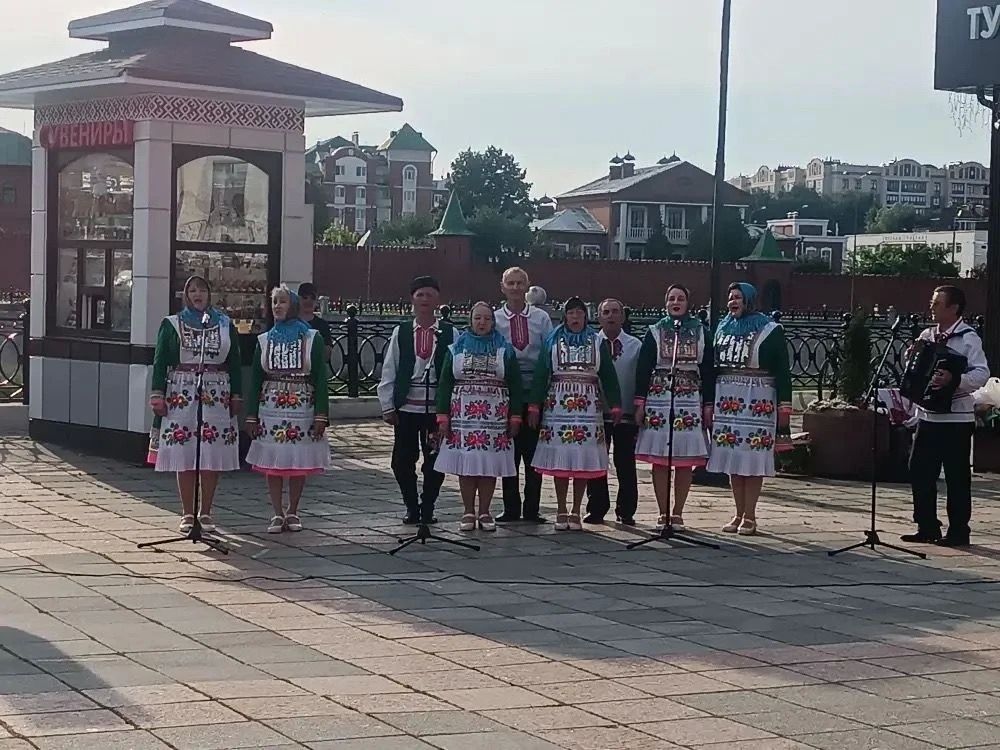 Субботний вечер в Йошкар-Оле прошел под зажигательные песни музыкантов Субботний вечер в Йошкар-Оле прошел под зажигательные песни музыкантов