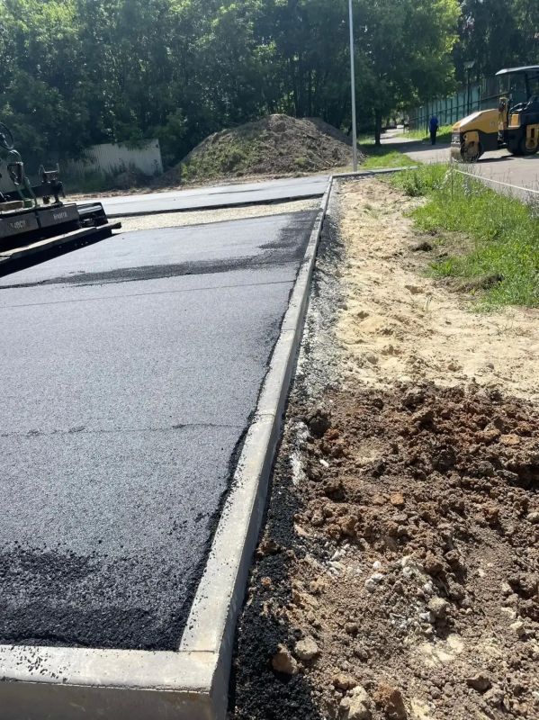 Благоустройство спортплощадки в Центральном парке культуры продолжается Благоустройство спортплощадки в Центральном парке культуры продолжается