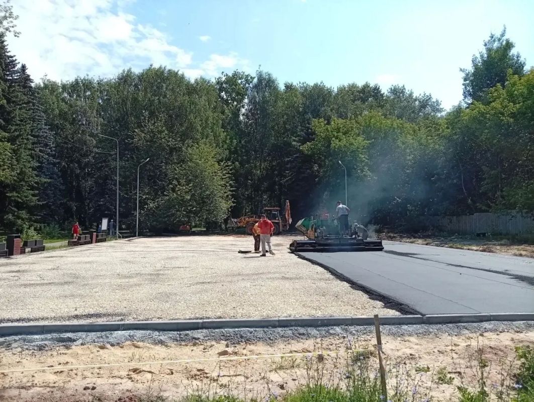 Благоустройство спортплощадки в Центральном парке культуры продолжается Благоустройство спортплощадки в Центральном парке культуры продолжается