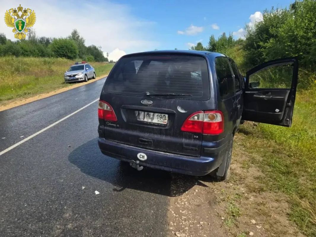 По оперативной информации, 13.07.2026 около 13 часов 10 минут на 2 км автомобильной дороги «Октябрьский-Троицкий посад»Горномарийского района произошло столкновение автомобилей Ford Galaxy и ГАЗ 3110