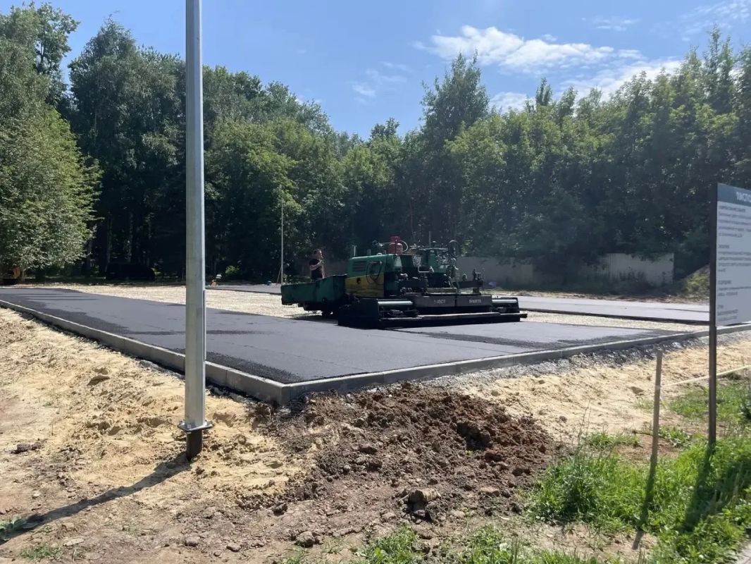 Благоустройство спортплощадки в Центральном парке культуры продолжается Благоустройство спортплощадки в Центральном парке культуры продолжается