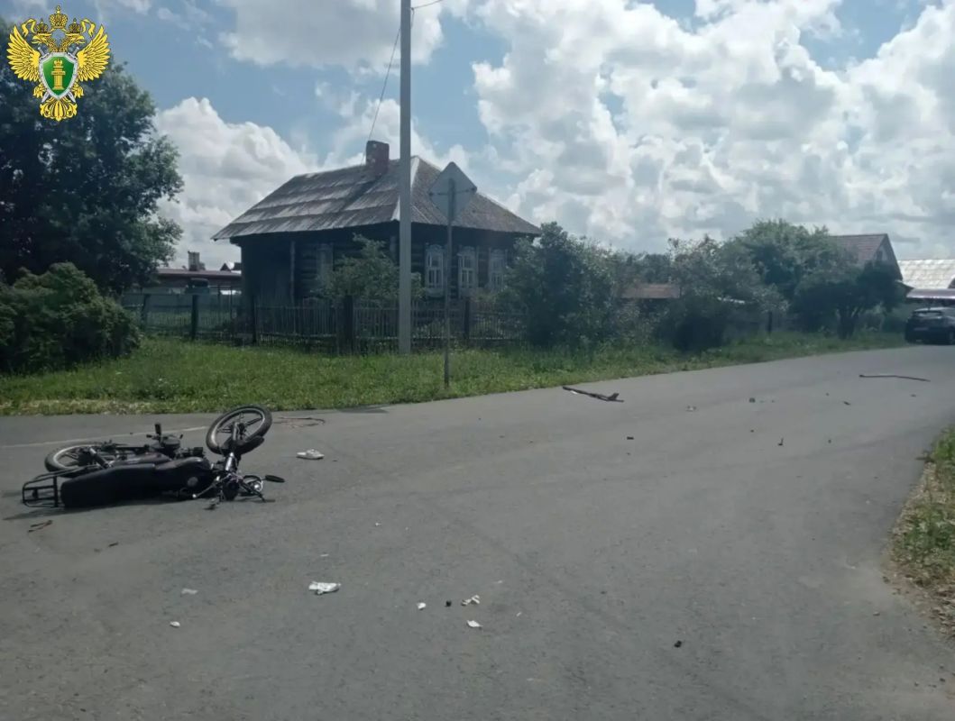 По оперативным данным, около 10 часов 13.07.2026 на перекрестке улиц Заводской и Горького пгт По оперативным данным, около 10 часов 13.07.2026 на перекрестке улиц Заводской и Горького пгт
