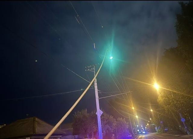 Розыск очевидцев. 12.07.2026 около полуночи в Йошкар-Оле у д. 120 по ул. Водопроводная неустановленный водитель неустановленного автомобиля совершил обрыв линии контактного провода Розыск очевидцев. 12.07.2026 около полуночи в Йошкар-Оле у д. 120 по ул. Водопроводная неустановленный водитель неустановленного автомобиля совершил обрыв линии контактного провода