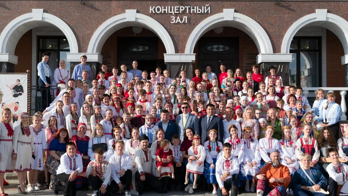 Дети из 10 регионов России приехали в Йошкар-Олу на слёт финно-угорских народов