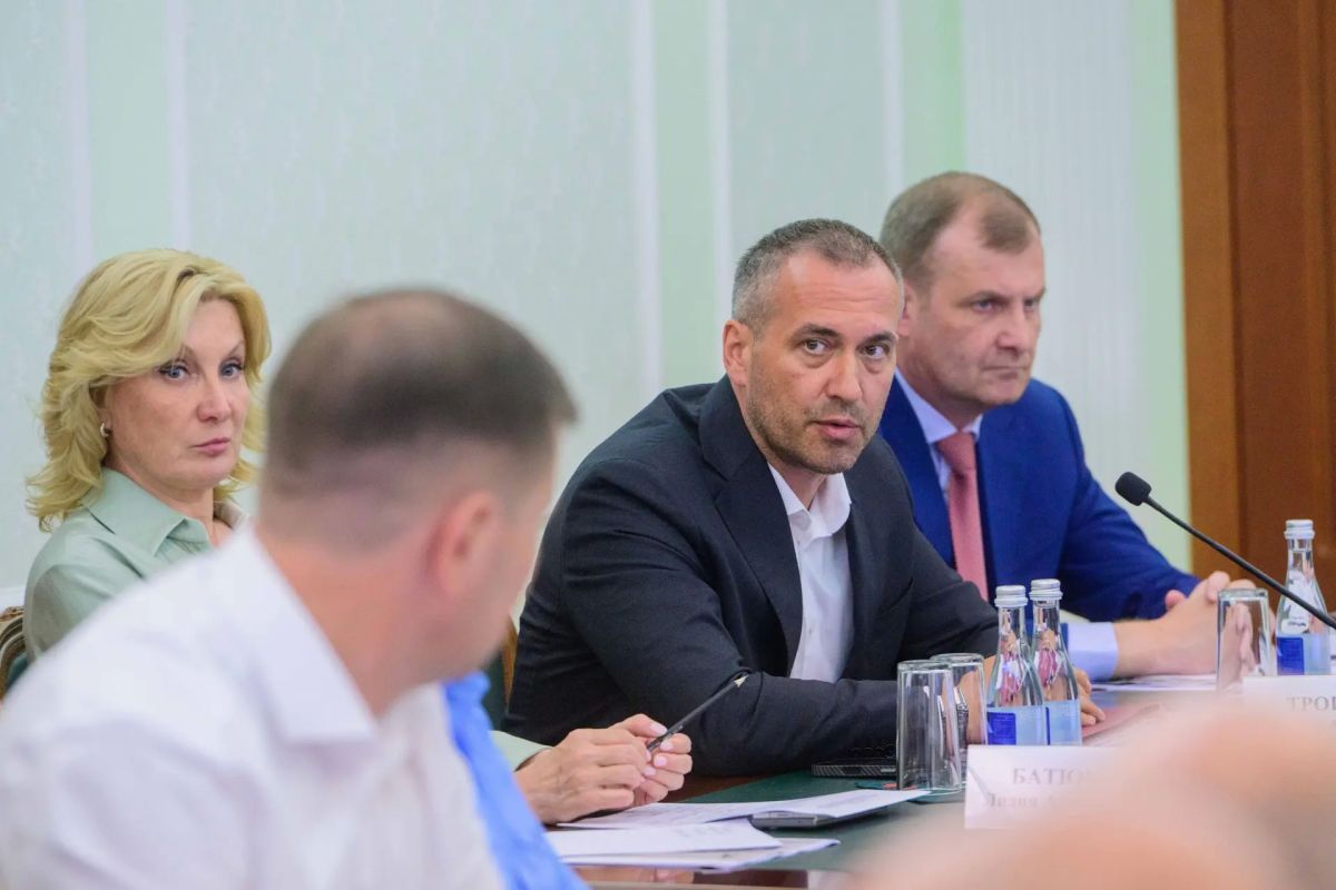 Михаил Васютин принял участие в заседании республиканского оперативного штаба по вопросам топливообеспечения Михаил Васютин принял участие в заседании республиканского оперативного штаба по вопросам топливообеспечения