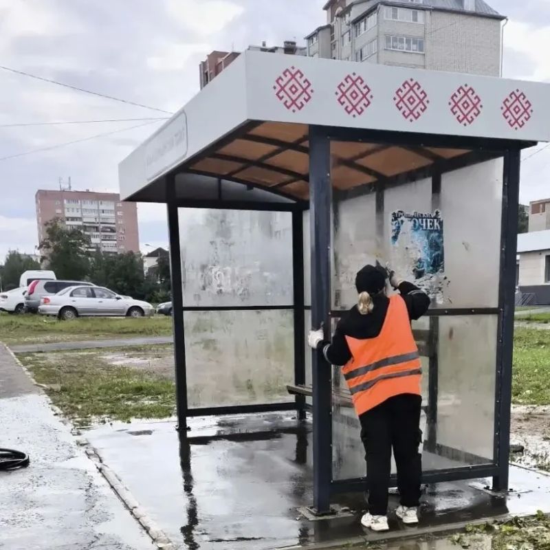 Остановочные павильоны - места для ожидания общественного транспорта, а не для размещения рекламы и рисования Остановочные павильоны - места для ожидания общественного транспорта, а не для размещения рекламы и рисования