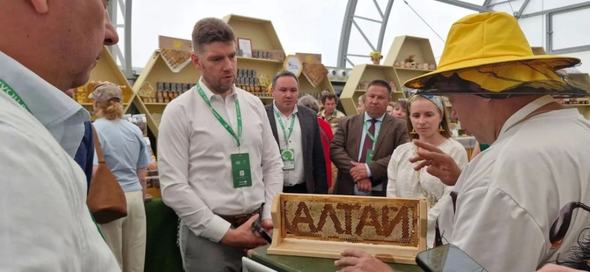 Делегация Марий Эл принимает участие в «Всероссийском дне поля — 2026» в Алтайском крае Делегация Марий Эл принимает участие в «Всероссийском дне поля — 2026» в Алтайском крае