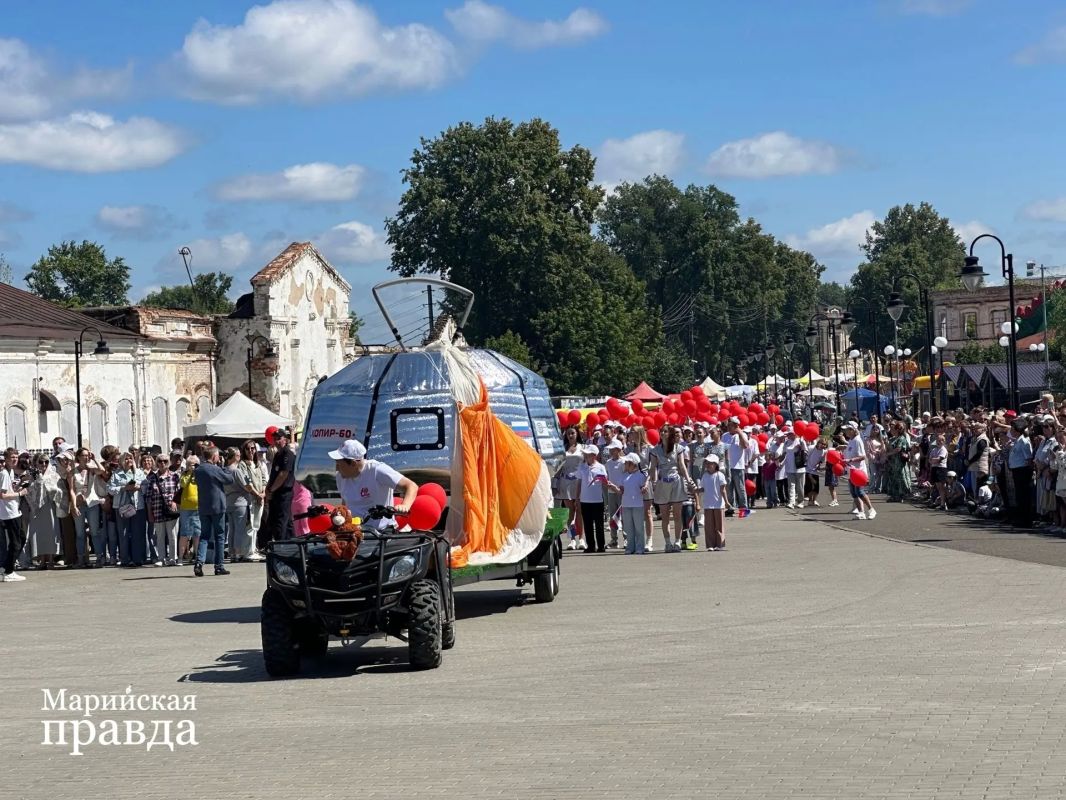 В Козьмодемьянске прошло карнавальное шествие в рамках фестиваля «Васюки Фест» В Козьмодемьянске прошло карнавальное шествие в рамках фестиваля «Васюки Фест»