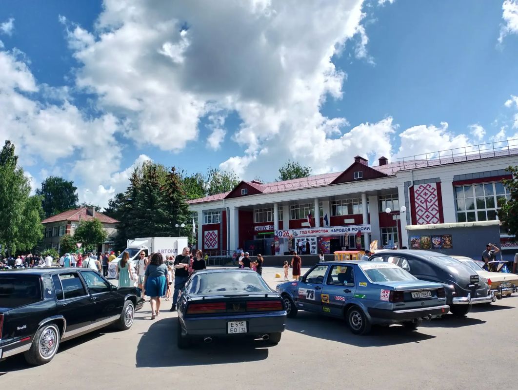 Сегодня, 19 июля, в поселке Новый Торъял проходит Х фестиваль ретротехники «Торъяльский Fordson» Сегодня, 19 июля, в поселке Новый Торъял проходит Х фестиваль ретротехники «Торъяльский Fordson»