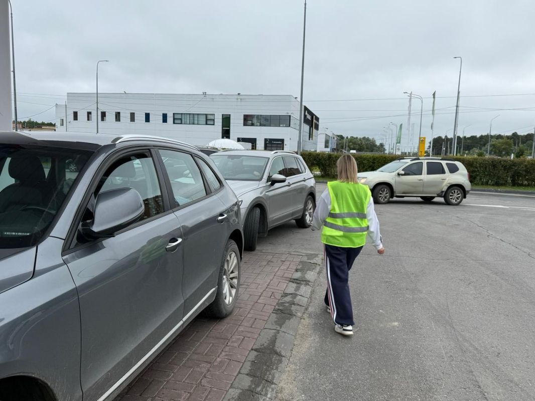 Йошкар-олинские автомобилисты положительно оценили работу волонтеров, помогающих организовывать движение на республиканских АЗС