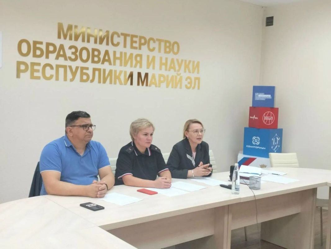 В Министерстве образования и науки Республики Марий Эл состоялось совещание, на котором обсудили вопросы привлечения родительской общественности к профилактике аварийности с несовершеннолетними водителями