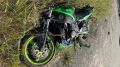 Житель Силикатного на Kawasaki врезался в иномарку
