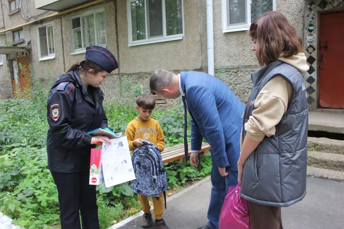 В Республике Марий Эл полицейские и общественники поддержали Всероссийскую акцию «Помоги пойти учиться» В Республике Марий Эл полицейские и общественники поддержали Всероссийскую акцию «Помоги пойти учиться»