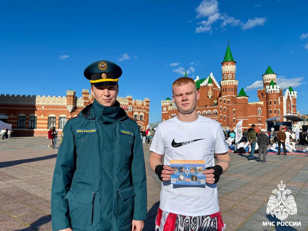 Специалисты Главного управления МЧС России по Республике Марий Эл регулярно ведут профилактическую работу на мероприятиях с массовым скоплением людей, ведь это отличная возможность для взаимодействия с гражданами в... Специалисты Главного управления МЧС России по Республике Марий Эл регулярно ведут профилактическую работу на мероприятиях с массовым скоплением людей, ведь это отличная возможность для взаимодействия с гражданами в...