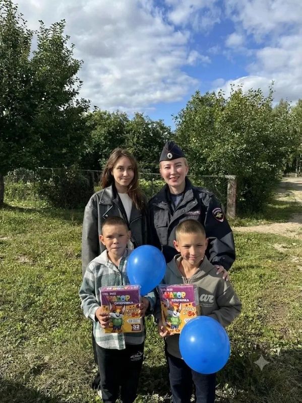 В Республике Марий Эл полицейские и общественники поддержали Всероссийскую акцию «Помоги пойти учиться» В Республике Марий Эл полицейские и общественники поддержали Всероссийскую акцию «Помоги пойти учиться»