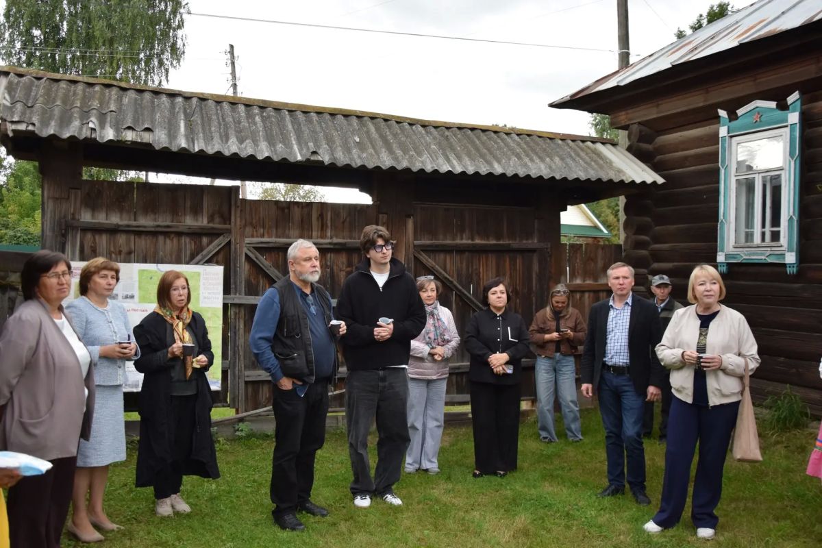 Здесь звучит память: Лариса Яковлева, Андрей Эшпай и Евгения Симонова посетили памятные места династии Эшпаев Здесь звучит память: Лариса Яковлева, Андрей Эшпай и Евгения Симонова посетили памятные места династии Эшпаев