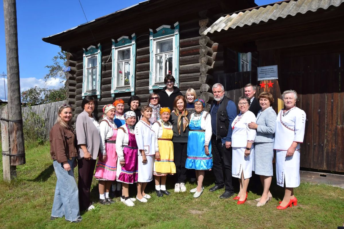 Здесь звучит память: Лариса Яковлева, Андрей Эшпай и Евгения Симонова посетили памятные места династии Эшпаев Здесь звучит память: Лариса Яковлева, Андрей Эшпай и Евгения Симонова посетили памятные места династии Эшпаев
