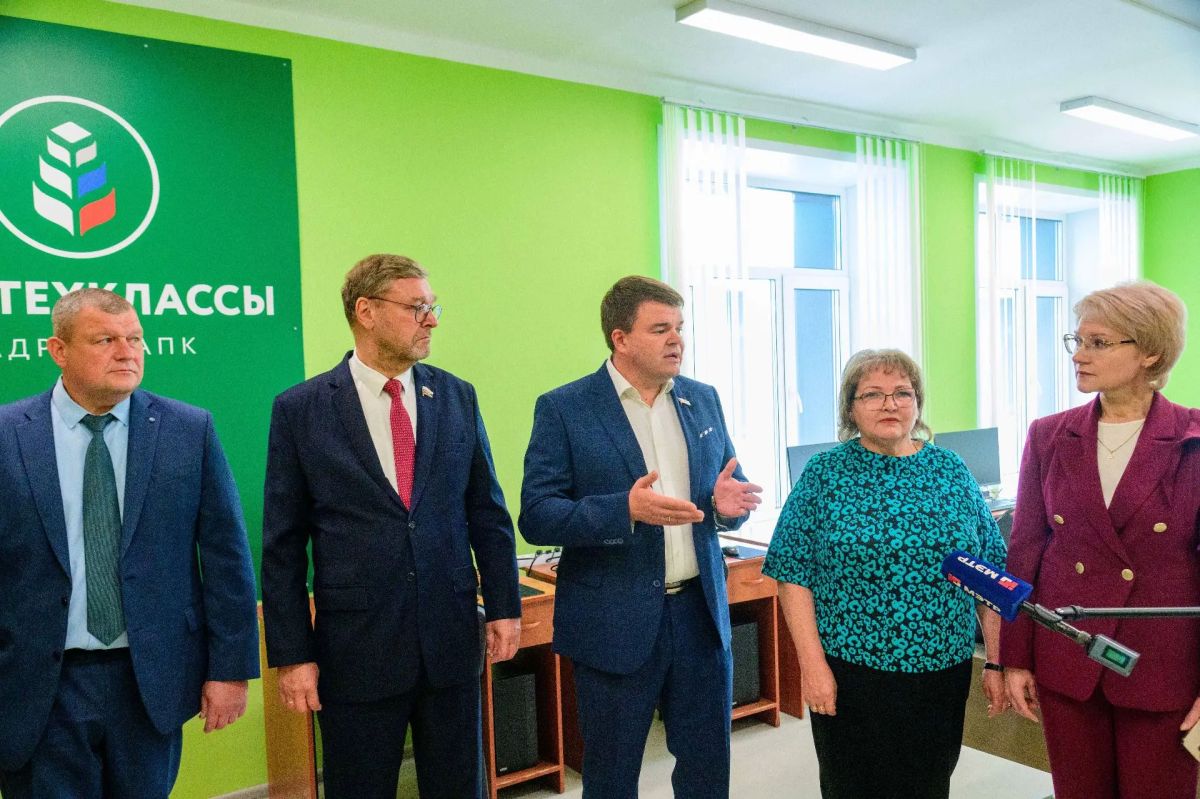 Юрий Зайцев: День знаний встретили вместе с учениками обновленной Новоарбанской школы и воспитанниками детского сада Юрий Зайцев: День знаний встретили вместе с учениками обновленной Новоарбанской школы и воспитанниками детского сада