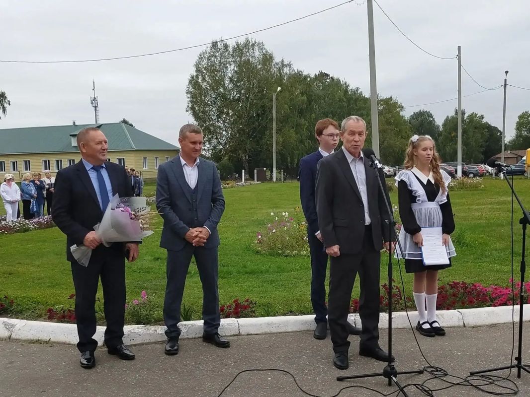 Депутаты Госсобрания приняли участие в мероприятиях, посвященных Дню знаний Депутаты Госсобрания приняли участие в мероприятиях, посвященных Дню знаний