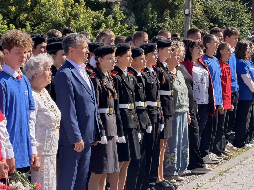 Сегодня, 3 сентября, в России отмечается День солидарности в борьбе с терроризмом Сегодня, 3 сентября, в России отмечается День солидарности в борьбе с терроризмом