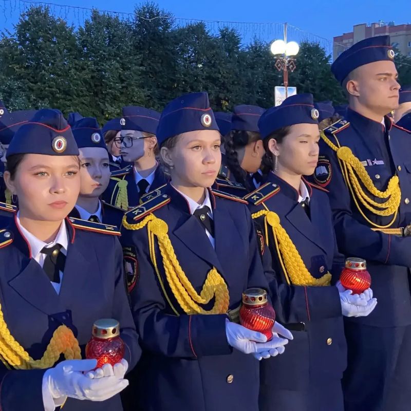Антон Трудинов: Сегодня, в День солидарности в борьбе с терроризмом, жители Йошкар-Олы зажгли свечи Антон Трудинов: Сегодня, в День солидарности в борьбе с терроризмом, жители Йошкар-Олы зажгли свечи