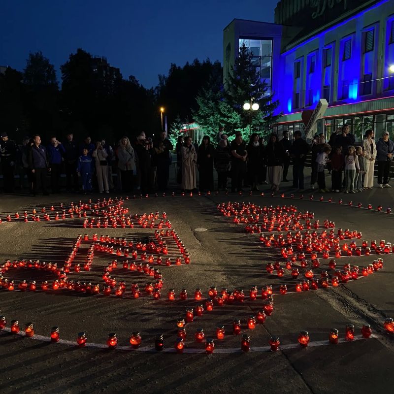 В Йошкар-Оле зажгли свечи в память о жертвах трагедии в Беслане В Йошкар-Оле зажгли свечи в память о жертвах трагедии в Беслане