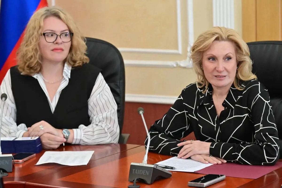Первый заместитель Председателя Правительства Марий Эл вручила студенческие билеты будущим управленцам Первый заместитель Председателя Правительства Марий Эл вручила студенческие билеты будущим управленцам