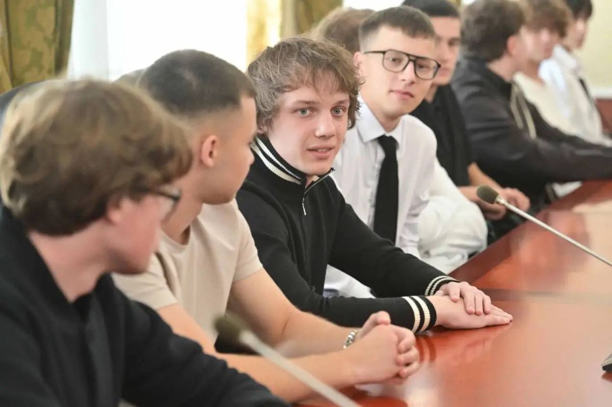 Первый заместитель Председателя Правительства Марий Эл вручила студенческие билеты будущим управленцам Первый заместитель Председателя Правительства Марий Эл вручила студенческие билеты будущим управленцам