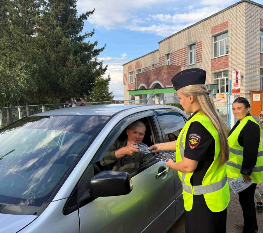 В Сернуре прошла акция «Пристегните самого главного!» В Сернуре прошла акция «Пристегните самого главного!»