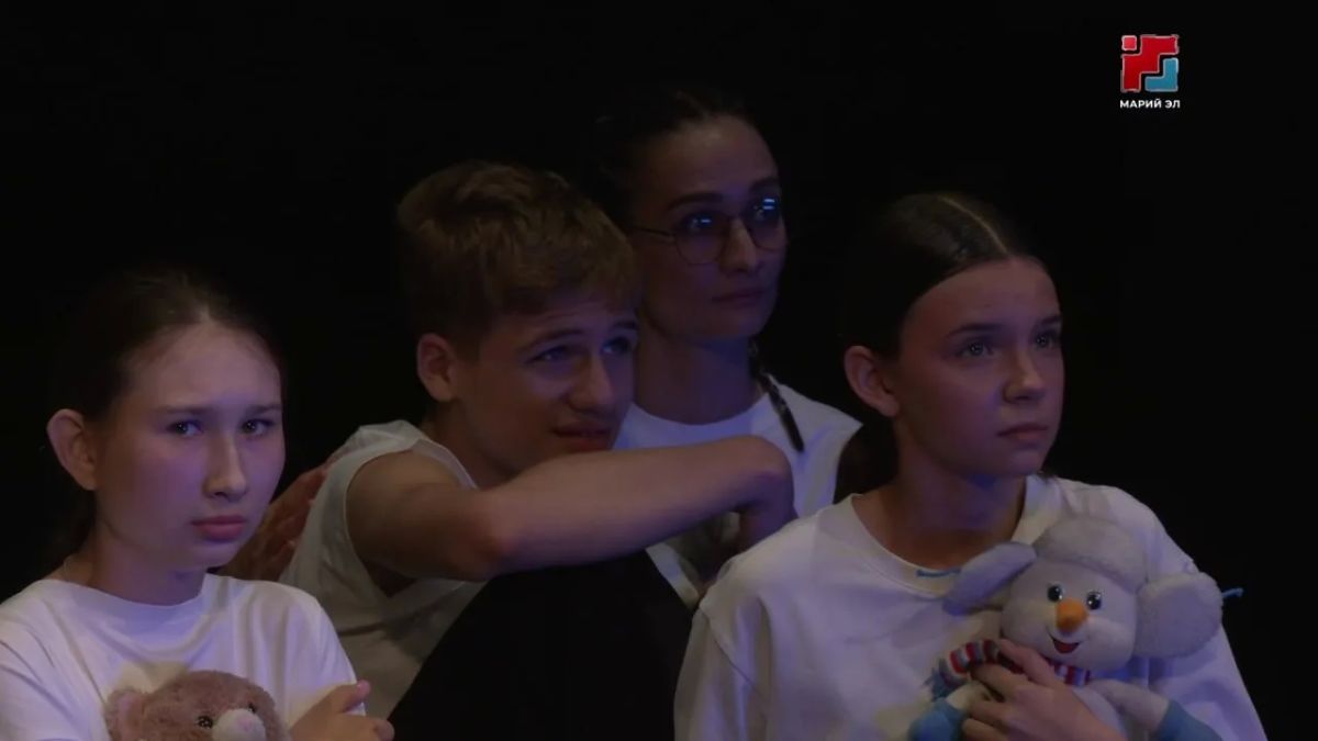В Йошкар-Оле официально открылся инклюзивный театр для детей и подростков «Обыкновенное чудо», здесь дети с нарушениями ментального здоровья постигают азы актерского мастерства наравне со сверстниками