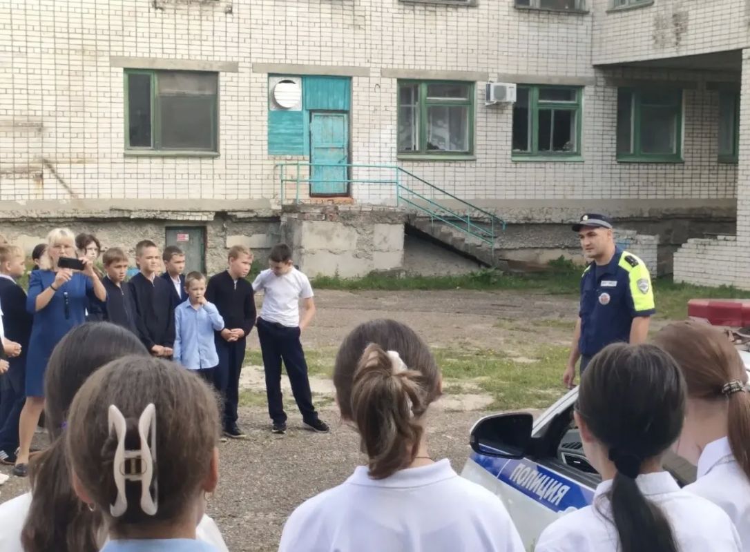 В школах отдаленных населенных пунктов Волжского муниципального округа автоинспекторы проводят уроки дорожной безопасности В школах отдаленных населенных пунктов Волжского муниципального округа автоинспекторы проводят уроки дорожной безопасности