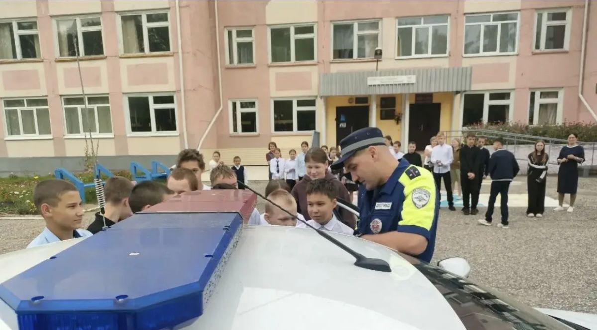 В школах отдаленных населенных пунктов Волжского муниципального округа автоинспекторы проводят уроки дорожной безопасности В школах отдаленных населенных пунктов Волжского муниципального округа автоинспекторы проводят уроки дорожной безопасности