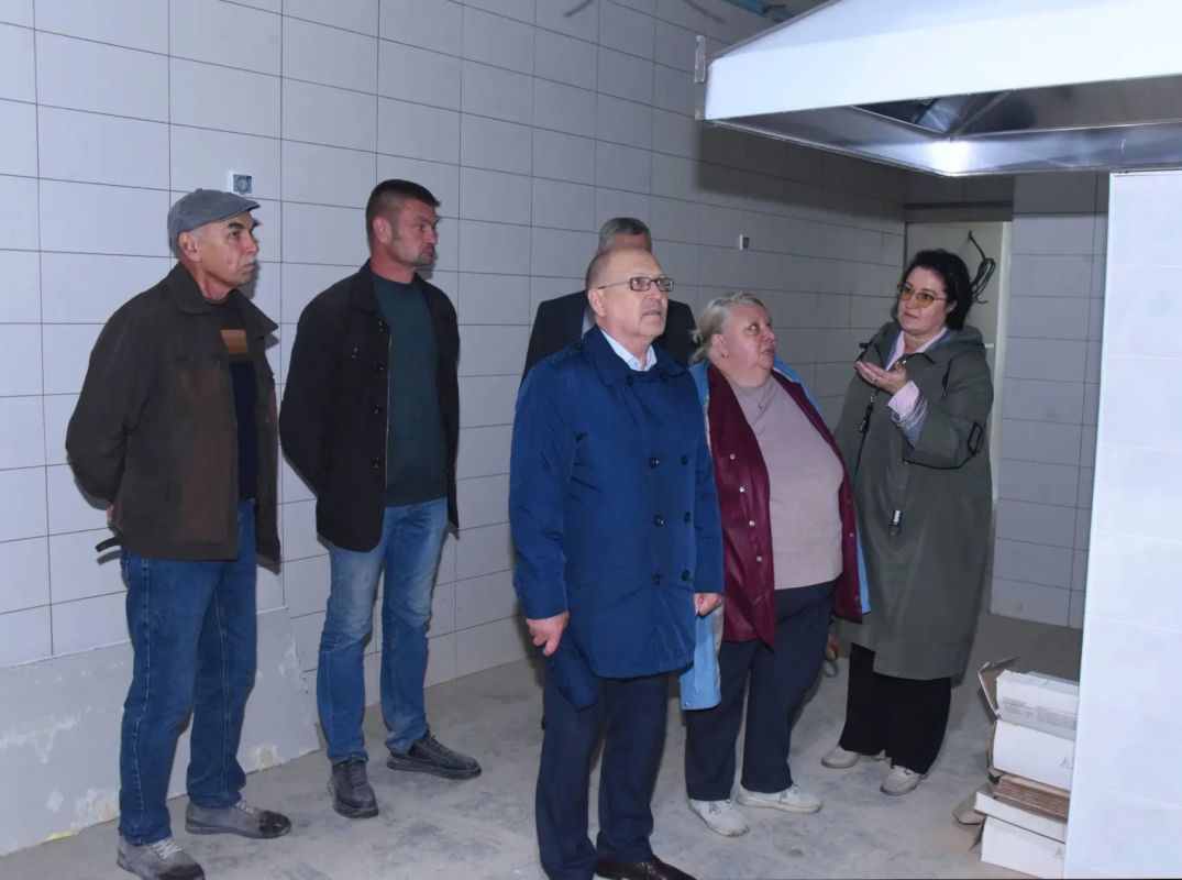 В ходе рабочей поездки в Юринский район Председатель Государственного Собрания Михаил Васютин посетил образовательные учреждения Юринского района, где завершаются масштабные работы по капитальному ремонту В ходе рабочей поездки в Юринский район Председатель Государственного Собрания Михаил Васютин посетил образовательные учреждения Юринского района, где завершаются масштабные работы по капитальному ремонту