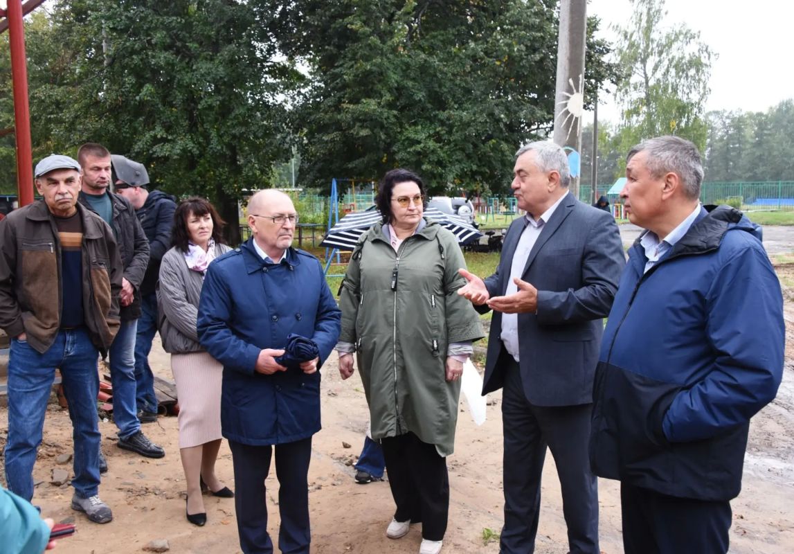В ходе рабочей поездки в Юринский район Председатель Государственного Собрания Михаил Васютин посетил образовательные учреждения Юринского района, где завершаются масштабные работы по капитальному ремонту В ходе рабочей поездки в Юринский район Председатель Государственного Собрания Михаил Васютин посетил образовательные учреждения Юринского района, где завершаются масштабные работы по капитальному ремонту