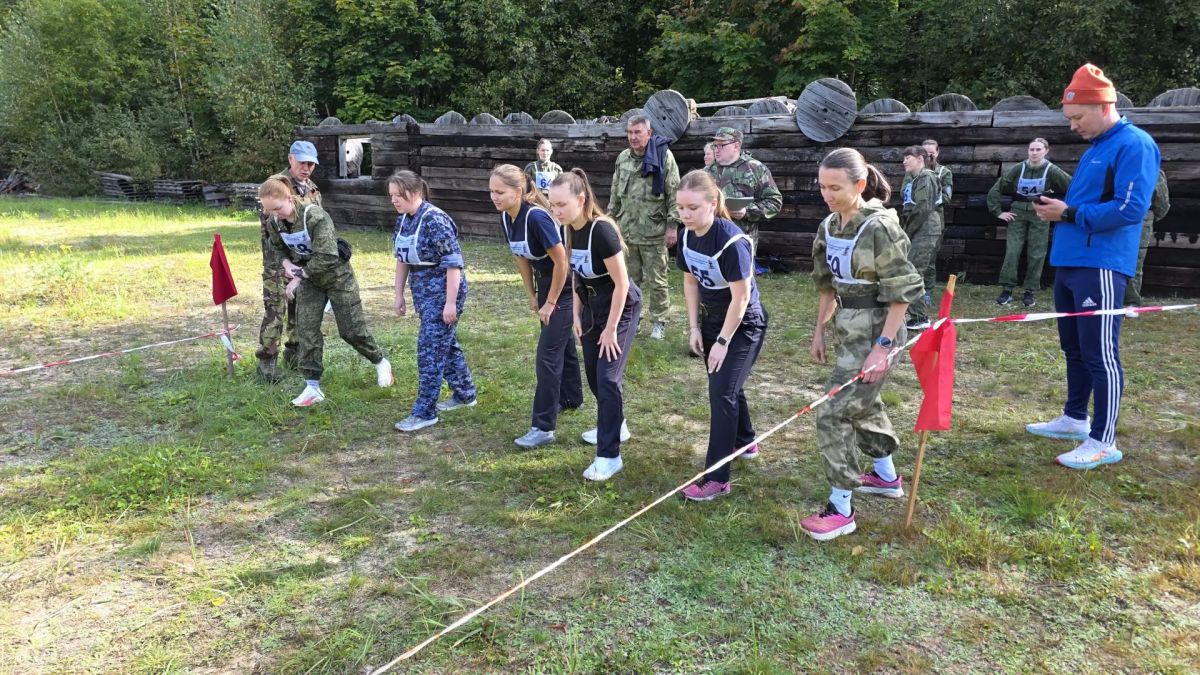 Сотрудники марийской полиции приняли участие в соревнованиях по служебному двоеборью Сотрудники марийской полиции приняли участие в соревнованиях по служебному двоеборью