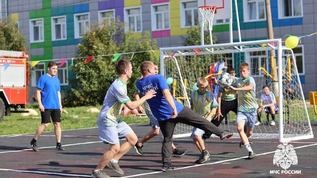 В Волжском центре для детей-сирот открыли новую спортплощадку