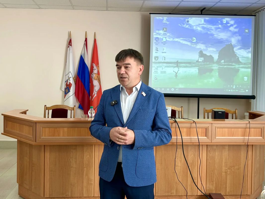 Александр Смирнов оценил реализацию наказов избирателей в Советском и Куженерском районах Александр Смирнов оценил реализацию наказов избирателей в Советском и Куженерском районах