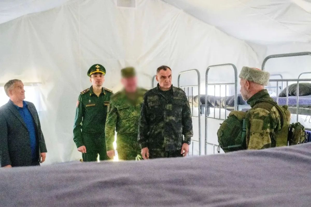 Юрий Зайцев встретился с бойцами мобильных огневых групп боевого армейского резерва страны «БАРС» Юрий Зайцев встретился с бойцами мобильных огневых групп боевого армейского резерва страны «БАРС»