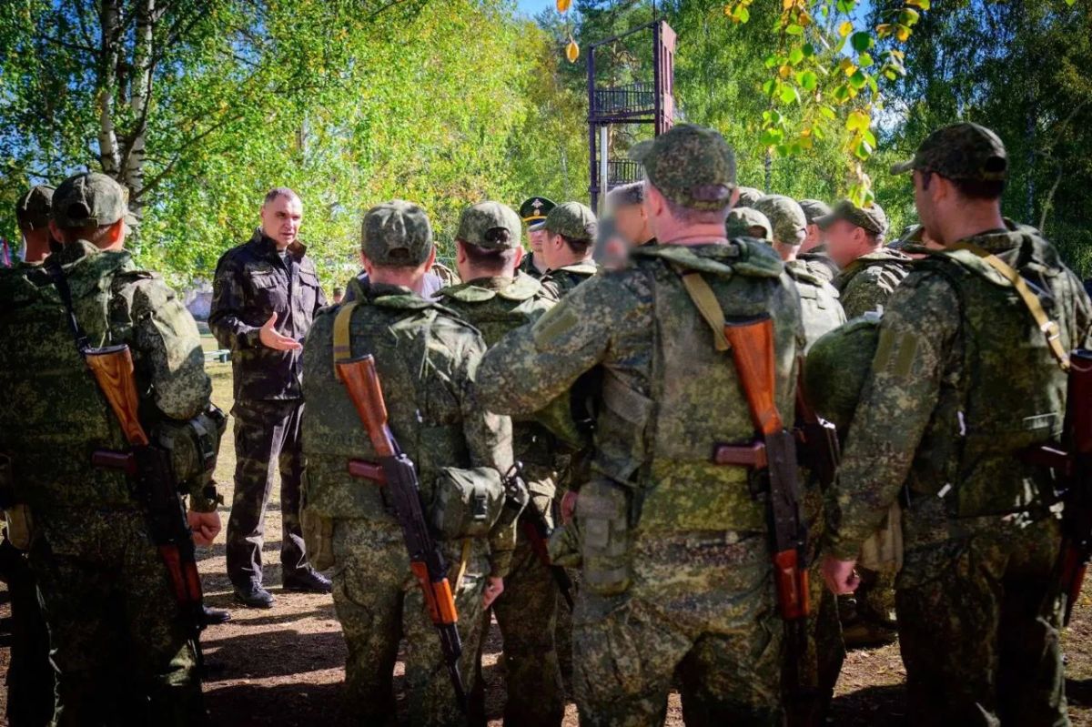 Глава Марий Эл Юрий Зайцев побывал в расположении отряда БАРС, встретился с бойцами и отобедал с ними Глава Марий Эл Юрий Зайцев побывал в расположении отряда БАРС, встретился с бойцами и отобедал с ними