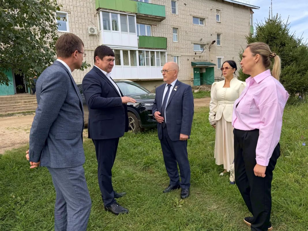 Председатель Государственного Собрания ознакомился с ходом реализации наказов избирателей в Горномарийском районе Председатель Государственного Собрания ознакомился с ходом реализации наказов избирателей в Горномарийском районе