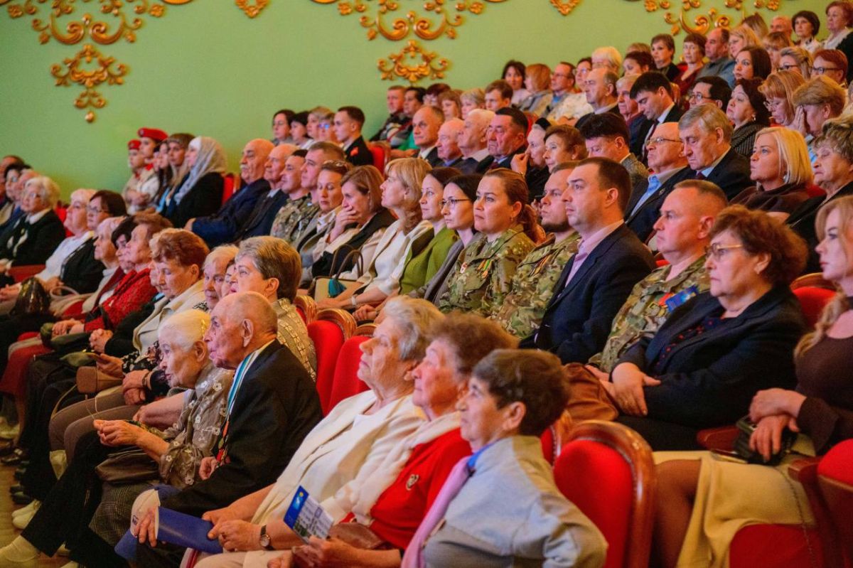 Глава Марий Эл принял участие в торжествах по случаю присвоения Йошкар-Оле звания «Город трудовой доблести» Глава Марий Эл принял участие в торжествах по случаю присвоения Йошкар-Оле звания «Город трудовой доблести»