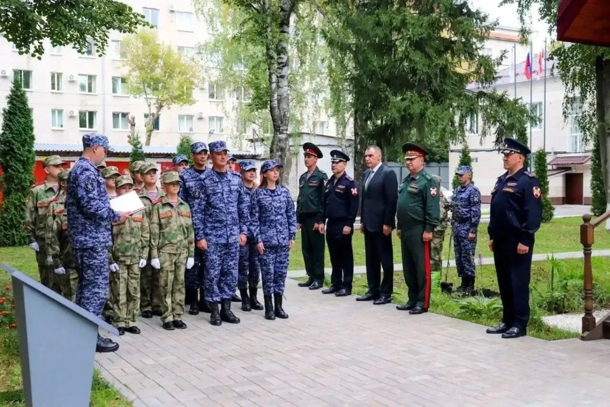 Командующий Приволжским округом Росгвардии генерал-полковник Сергей Просяник совершил рабочую поездку в Республику Марий Эл Командующий Приволжским округом Росгвардии генерал-полковник Сергей Просяник совершил рабочую поездку в Республику Марий Эл