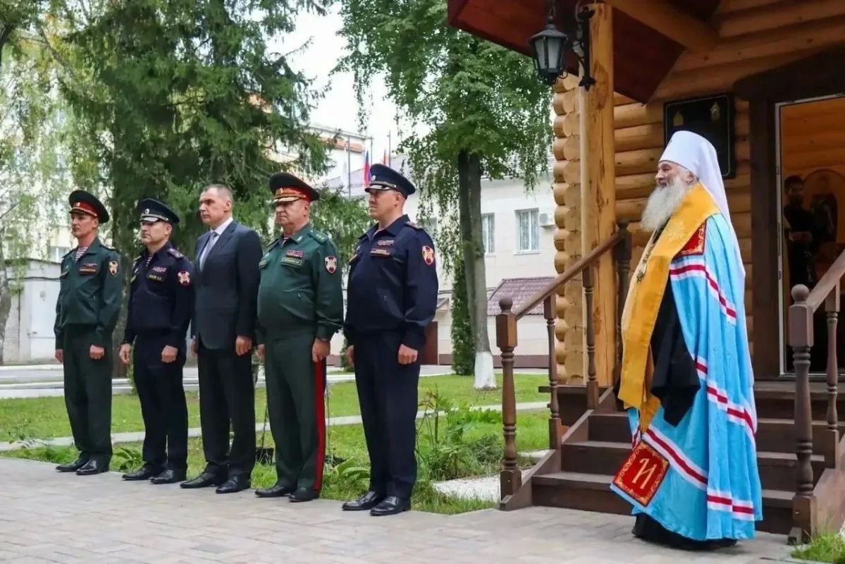 Командующий Приволжским округом Росгвардии генерал-полковник Сергей Просяник совершил рабочую поездку в Республику Марий Эл Командующий Приволжским округом Росгвардии генерал-полковник Сергей Просяник совершил рабочую поездку в Республику Марий Эл