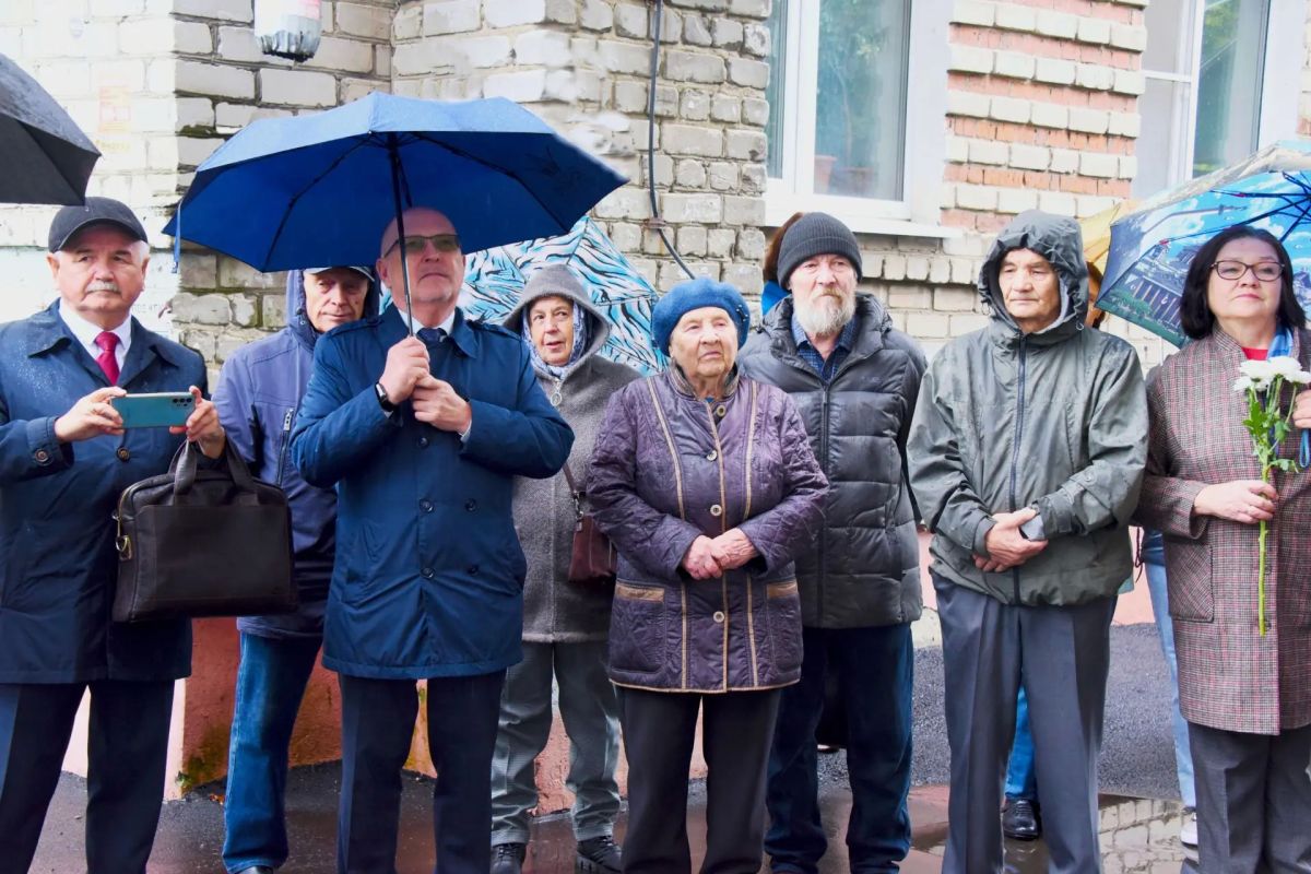 Память марийского художника Зосима Лаврентьева увековечили в Йошкар-Оле Память марийского художника Зосима Лаврентьева увековечили в Йошкар-Оле