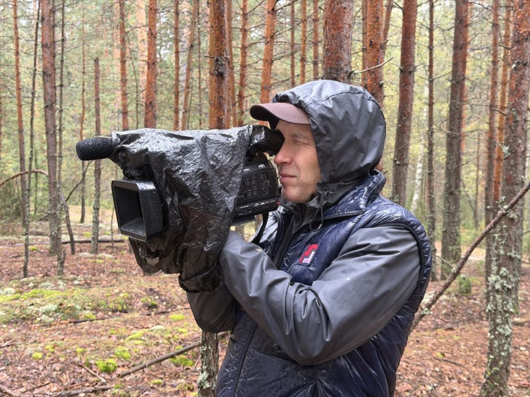 Сегодня команда телеканала МЭТР выбралась в лес не только за вдохновением, но и за грибами! Съёмки для программы «Куш каяш да мом кочкаш» прошли в атмосфере живой природы Сегодня команда телеканала МЭТР выбралась в лес не только за вдохновением, но и за грибами! Съёмки для программы «Куш каяш да мом кочкаш» прошли в атмосфере живой природы