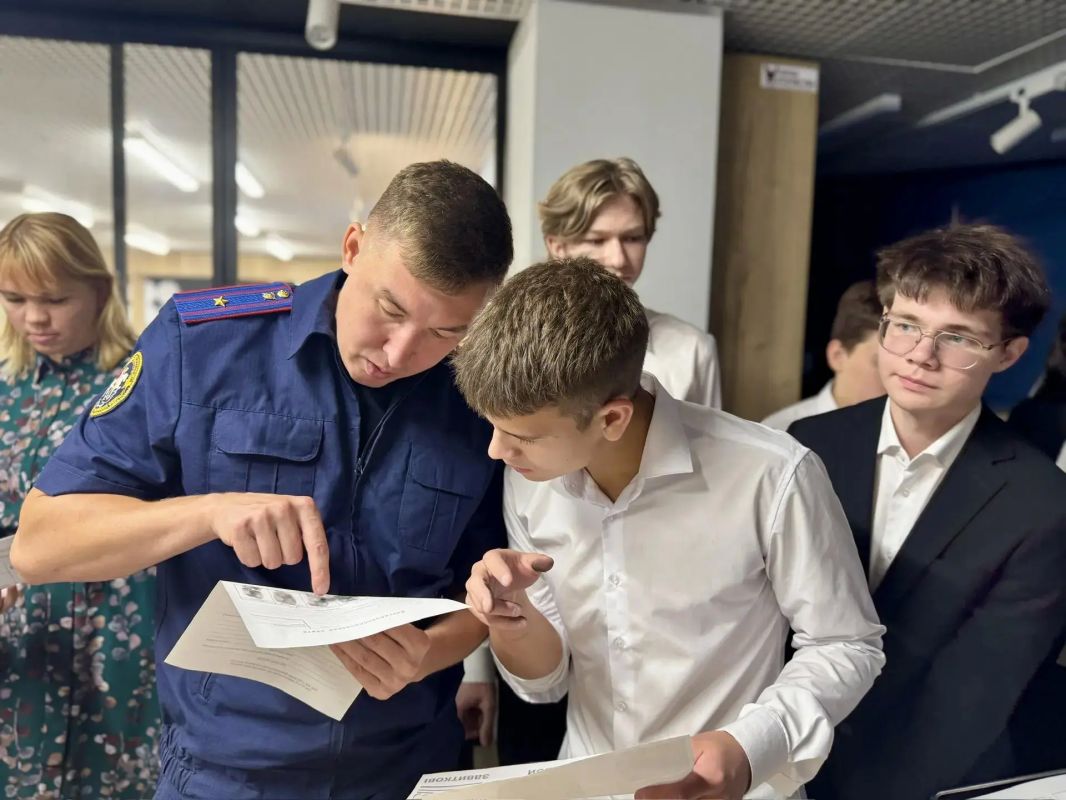 Сотрудники следственного управления СК России по Республике Марий Эл провели учебно-практическое занятие для школьников Сотрудники следственного управления СК России по Республике Марий Эл провели учебно-практическое занятие для школьников