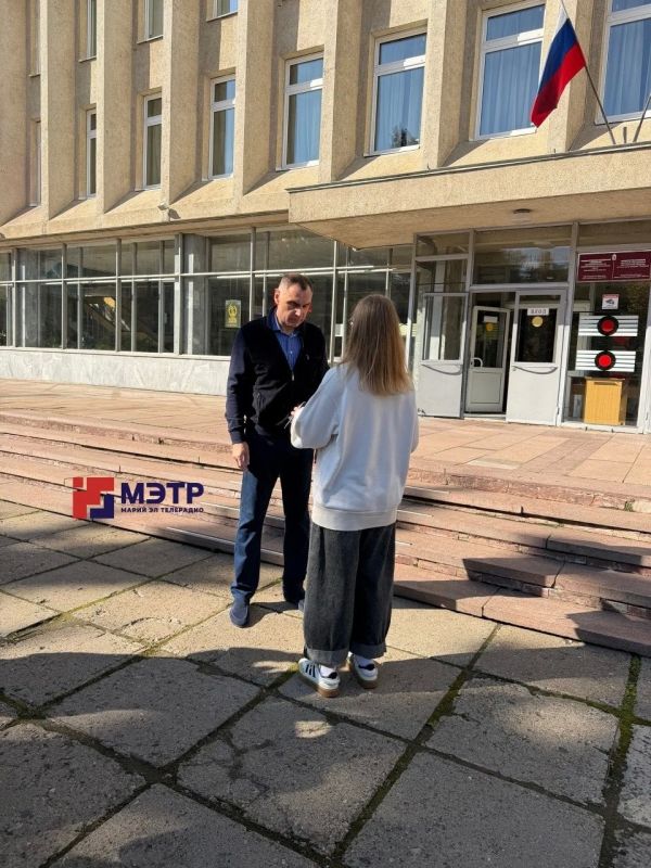 Глава Марий Эл Юрий Зайцев проголосовал на выборах, принял участие в экзитполе и пообщался с наблюдателями Глава Марий Эл Юрий Зайцев проголосовал на выборах, принял участие в экзитполе и пообщался с наблюдателями
