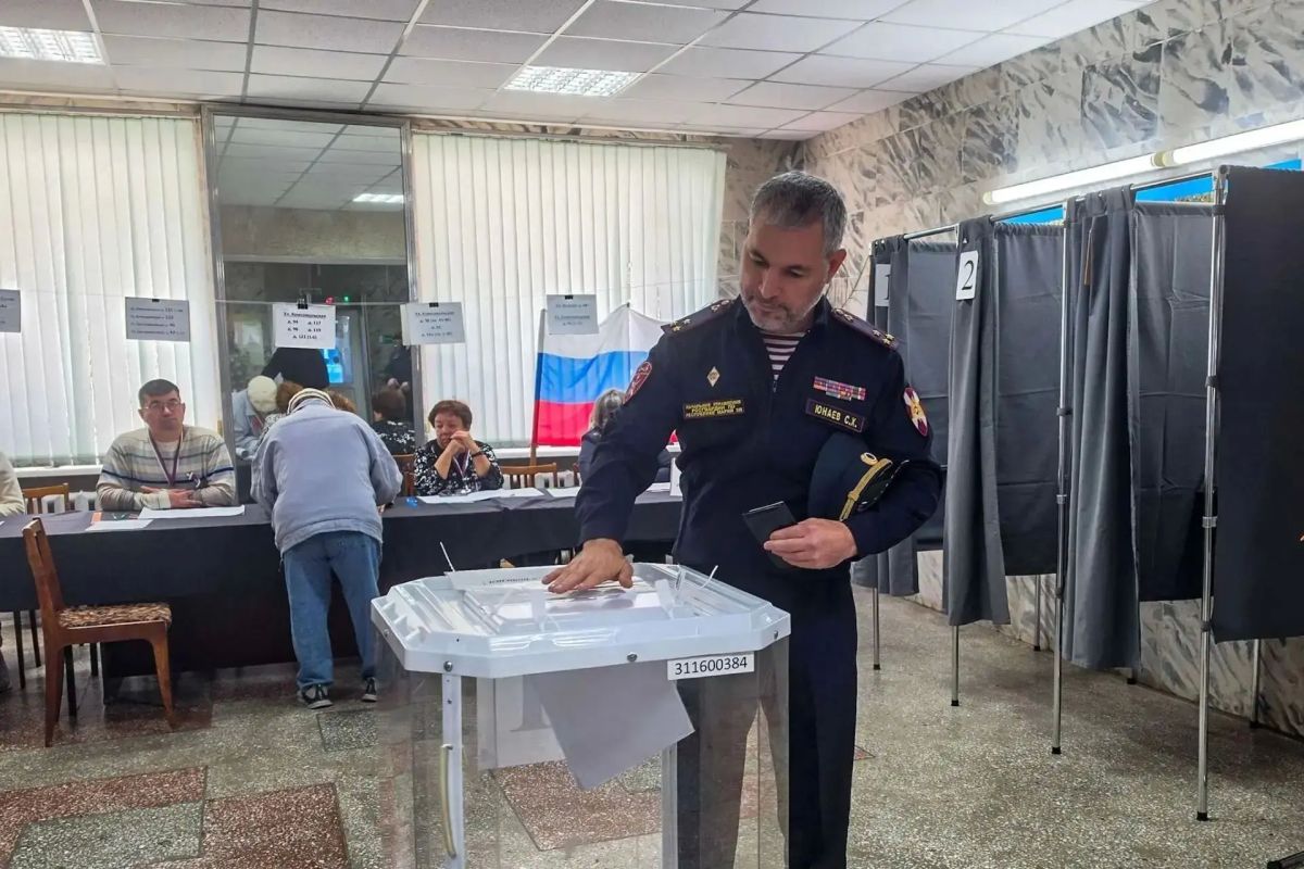 Личный пример: начальник Управления Росгвардии по Республике Марий Эл проголосовал в первый день выборов Личный пример: начальник Управления Росгвардии по Республике Марий Эл проголосовал в первый день выборов